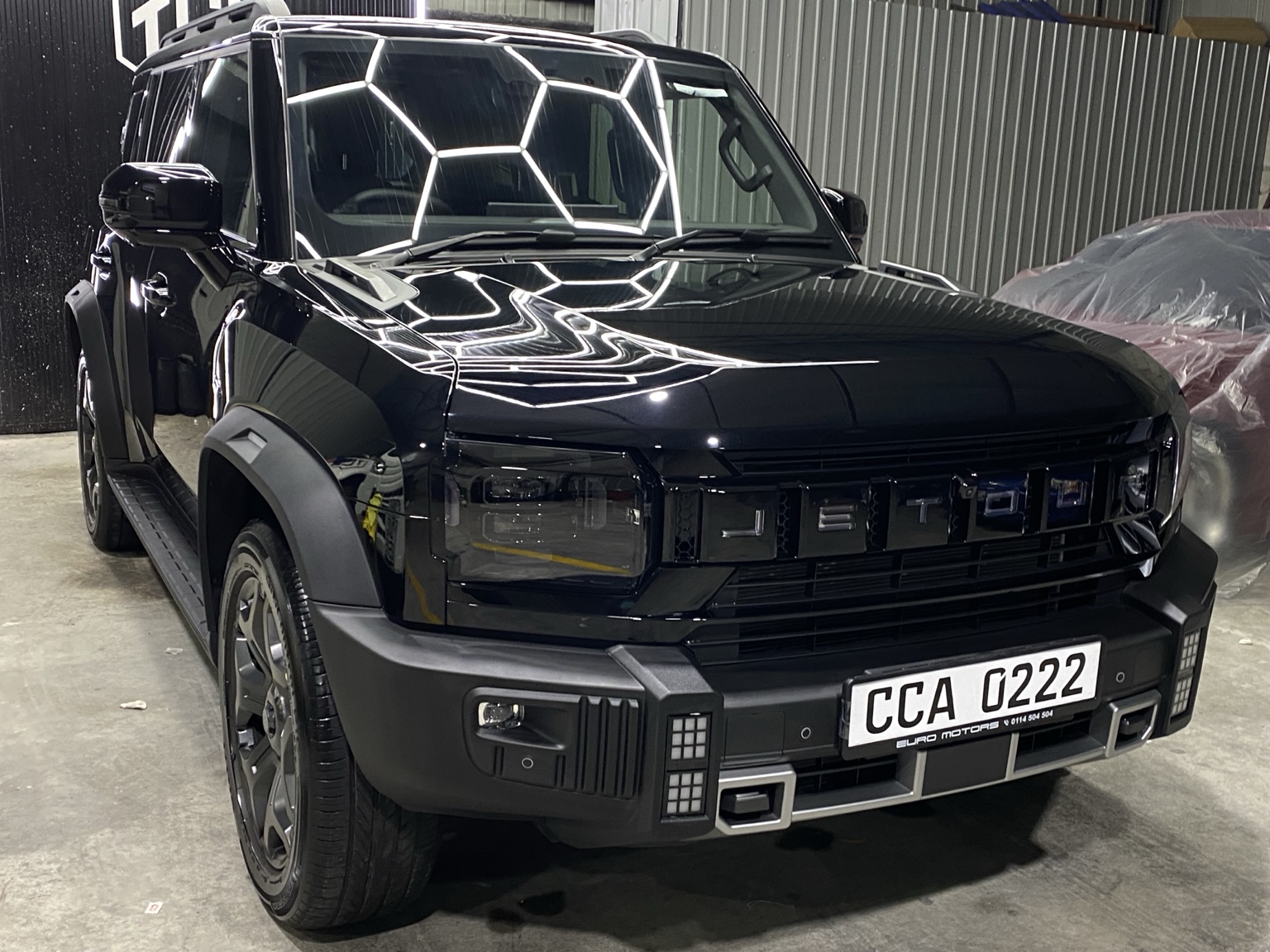 Black Jetour with glossy finish